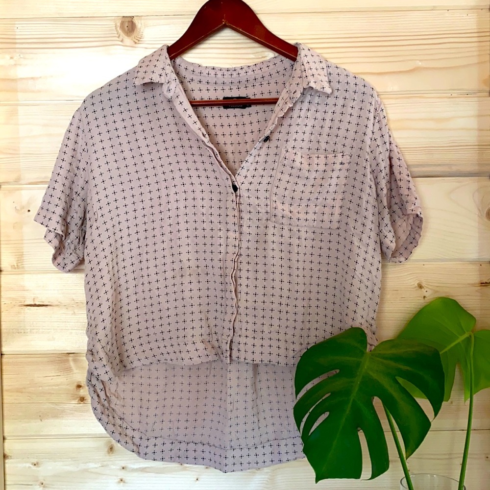 Light pink, cropped button up t-shirt
